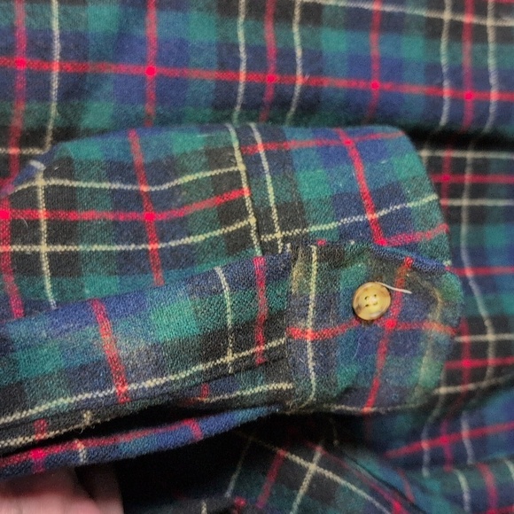 Pendleton Lodge Plaid 100% Virgin Wool Button Down Plaid Shirt Size M EUC - Picture 4 of 6
